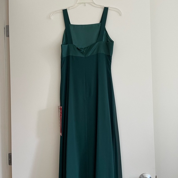 Green dress, Size 4 Petite. Never worn. - Picture 3 of 10
